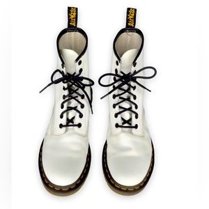 Doc Marten 1460 Leather Lace up boot. White. Size 10.